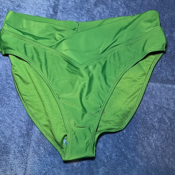 NWT BCBG Paris Green Bikini Swimsuit - Large - Picture 2 of 8